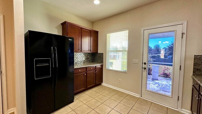 Foto del edificio - 9706 Tackle St