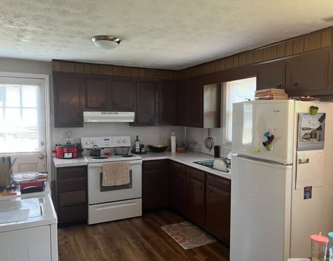 Kitchen - 216 Mill St