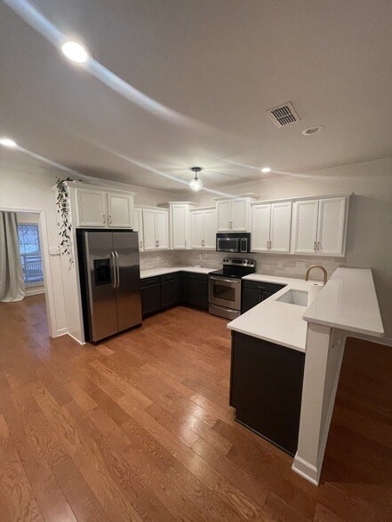Foto del edificio - 2133 Cason Ln