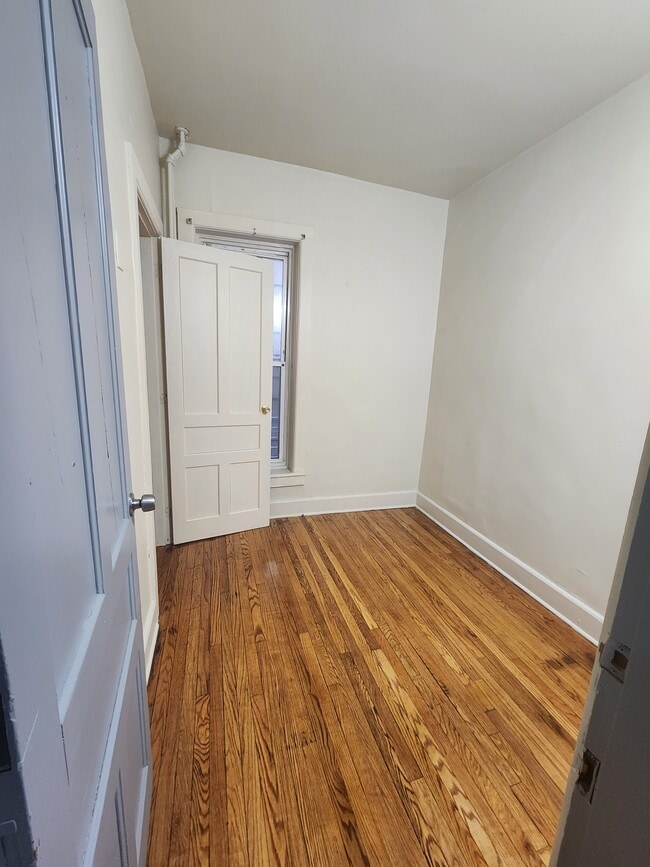 Foto del edificio - 3044 6th Ave