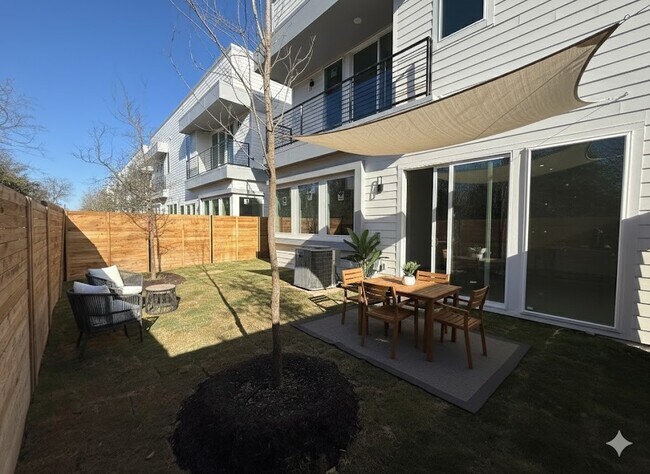 Foto del edificio - 2000 Riverside Farms Rd