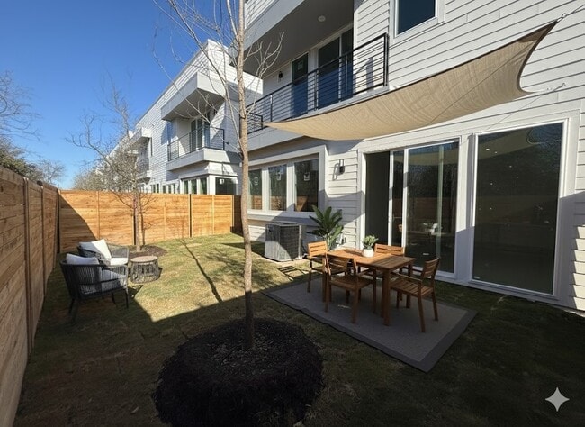 Building Photo - 2000 Riverside Farms Rd