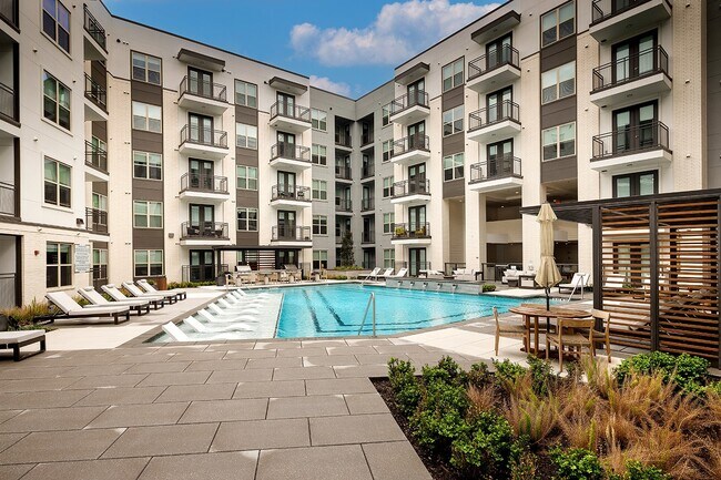 Foto del edificio - 8900 Six Pines Dr