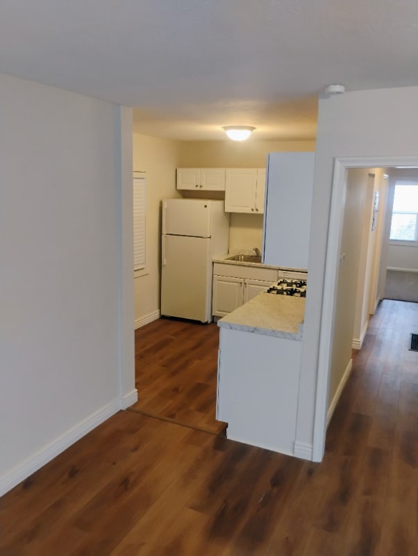 Building Photo - 380 E 100 N