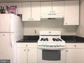 Building Photo - 2068 Royal Fern Ct