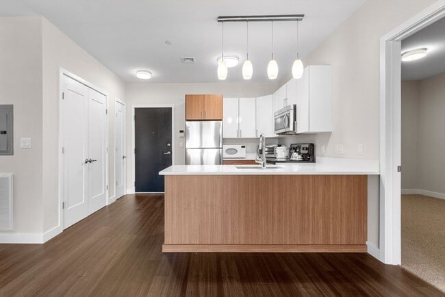 Building Photo - 999 Hancock St