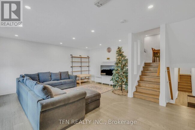 Photo du bâtiment - 242 Milestone Crescent