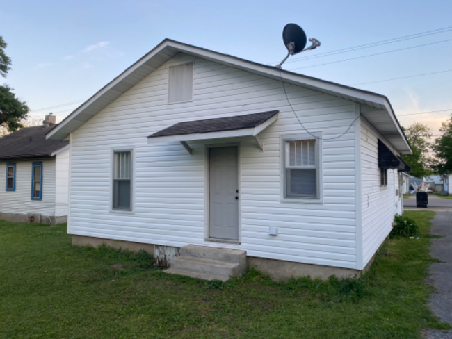 Building Photo - 421 E Main St