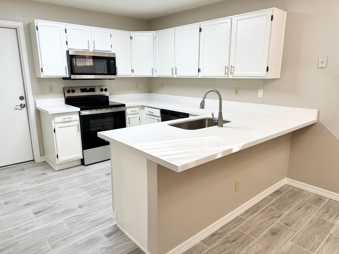Foto principal - Remodeled 3 Bedroom/2 Bath Single Level Ho...