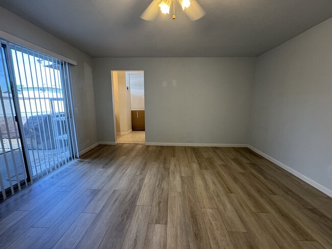 Building Photo - 1122 Avenida de las Estrellas