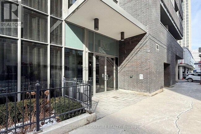 Building Photo - 320 Richmond St E