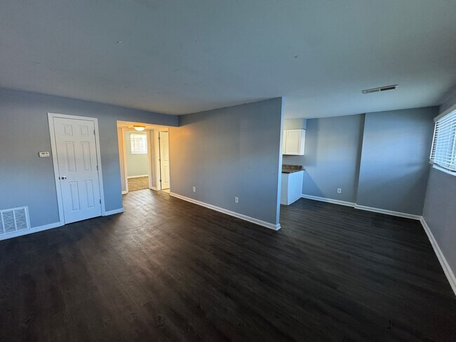 Building Photo - Warren Park 2 Bedroom Apartment