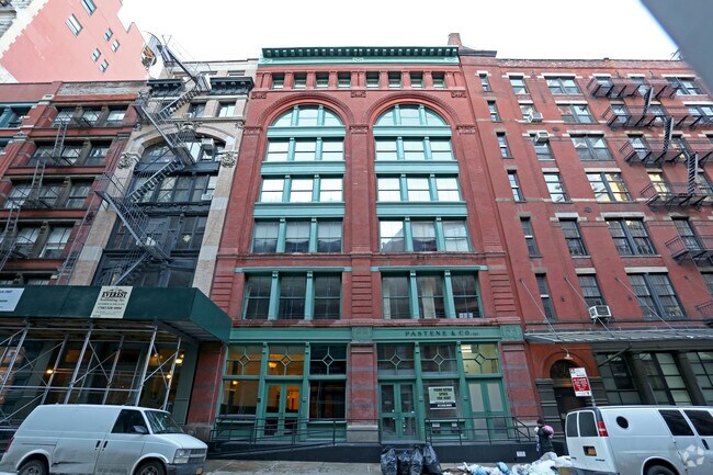 Building Photo - 152 Franklin St