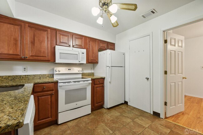 Building Photo - 323 Gill Ln