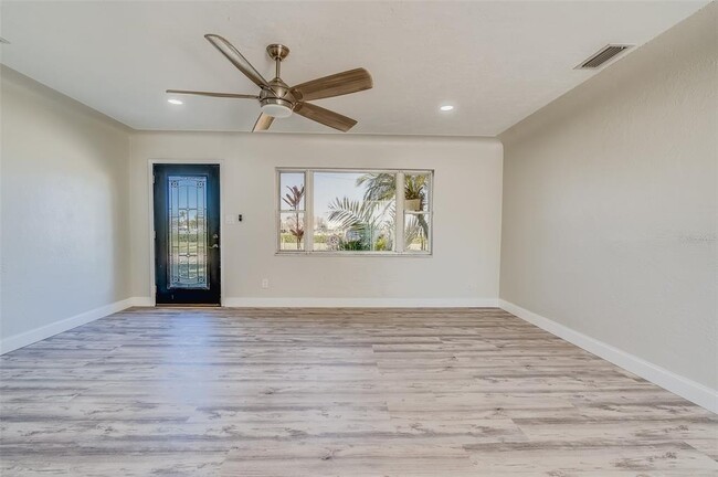 Building Photo - 717 Sunset Cove