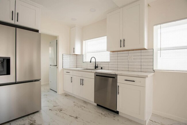 Building Photo - 6352 Holabird St