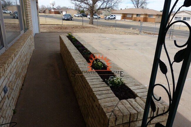 Foto del edificio - Spacious 3 bedrooms 2 bath family home.