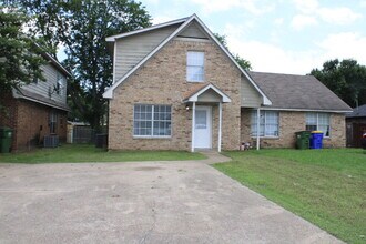 Building Photo - 528 Glen Cove St
