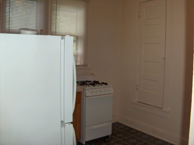 Building Photo - 212 Tinkler St