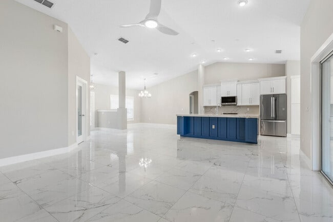 Building Photo - 12 Wheeler Ln