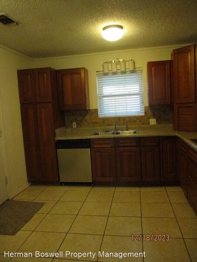 3 br, 2 bath House 433 W Ferndale Ln House Rental in Grand Prairie