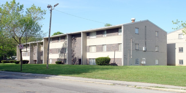 Building Photo - Courts Apartments