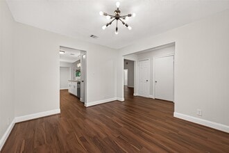 Building Photo - 509 Southern Oaks Dr