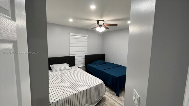 Building Photo - 14282 SW Sandy Oaks Loop