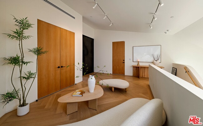 Building Photo - 3699 Alta Mesa Dr