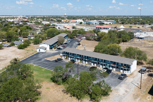 Community Context - Sterling Oak Apartments