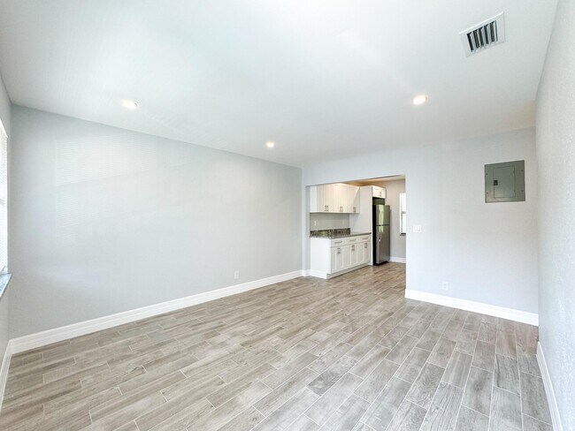 Building Photo - 1319 Douglass Ave