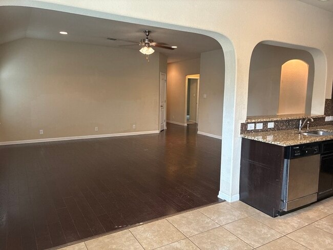 Building Photo - 3BR SFR • Tile Kitchen • Assigned Covered Parking • Austin