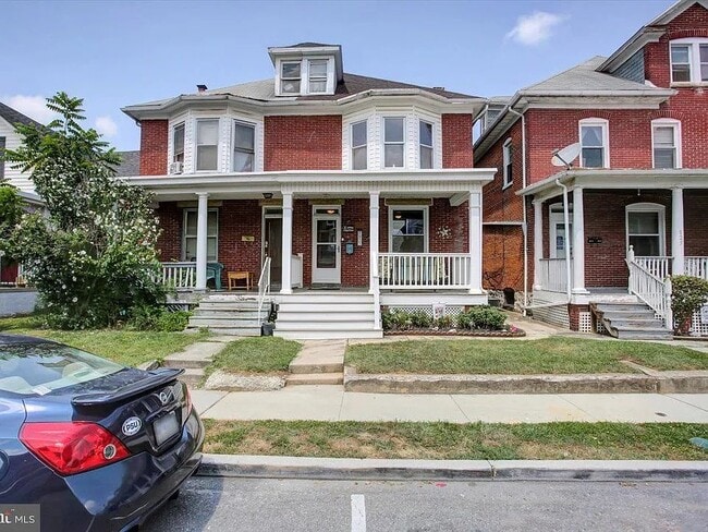 Foto del edificio - 823 Mulberry Ave