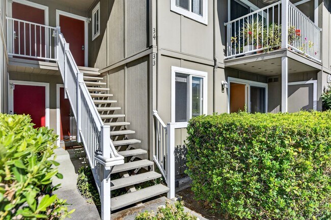 Building Photo - Updated Walnut Creek Condo | 2 Bed • Pool • In-Unit Laundry • Near BART