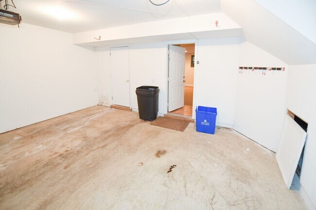 Foto del edificio - Beautiful 3 Bedroom Townhome in Lovely Nor...