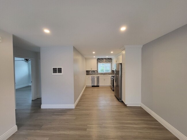 Interior Photo - 3550 Park