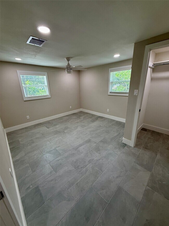 Building Photo - 602 Miles Dr