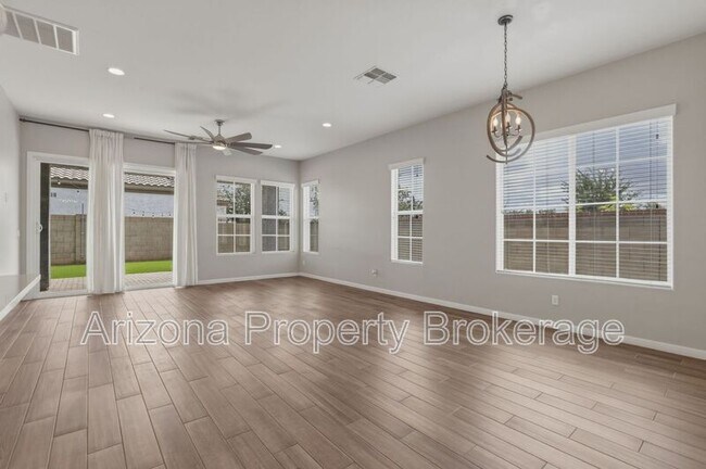 Building Photo - 2747 S Wildrose