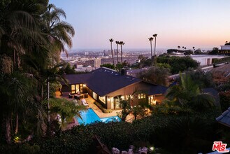 Building Photo - 1744 N Doheny Dr