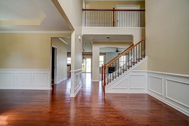 Building Photo - Gorgeous 4/5 BR, 3 BA, 2 Car Garage Home with Fenced Backyard and Large Storage Unit