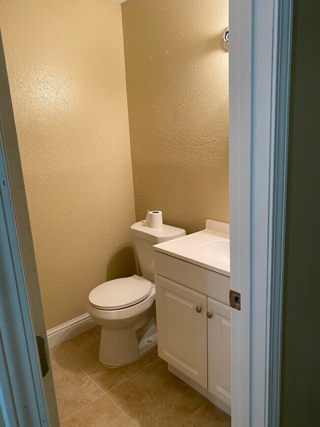 2904 N Monterey Ct, Terrytown, LA 70056 Townhome Rentals in Terrytown