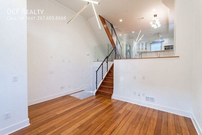 Building Photo - 601 McClellan St