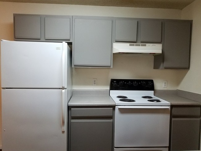Building Photo - Nice 3 bedroom 2 bath apartment