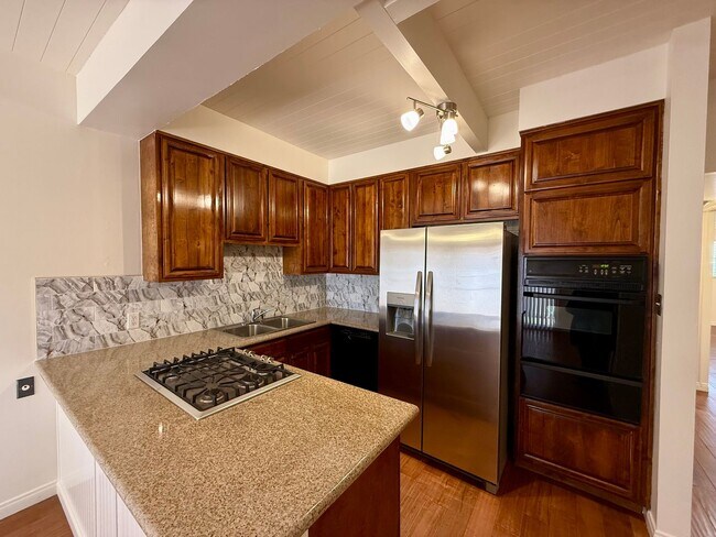 Foto del edificio - Beautiful 1 Bedroom, 1 Bathroom Condo-Style Home with Garage