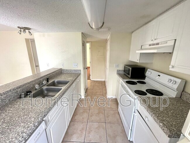 Foto del edificio - 8517 Lincoln Cove Dr