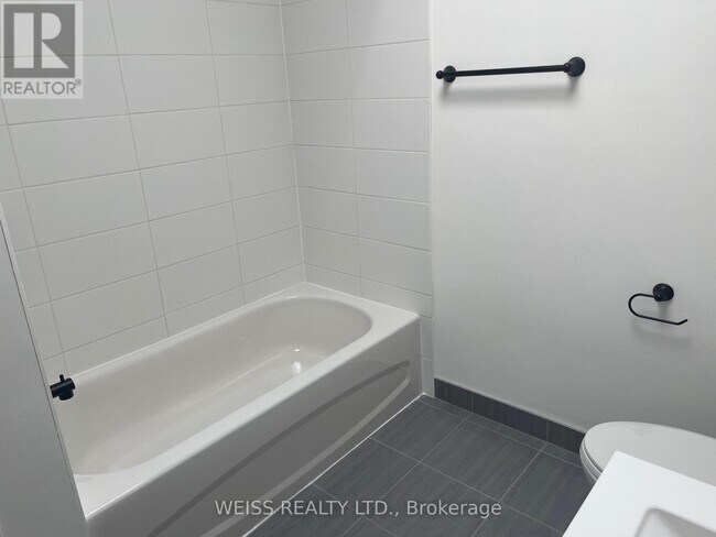 Photo du bâtiment - 517-517 Eglinton Ave W