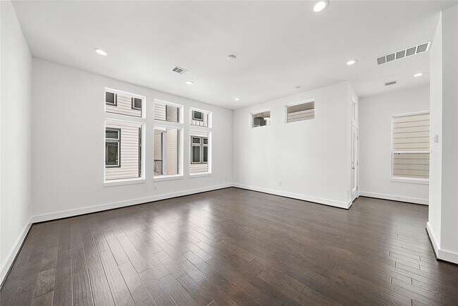 Building Photo - 420 Janisch Rd