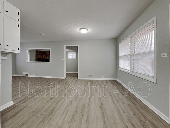Foto del edificio - 7309 E 107th St