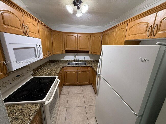 Foto del edificio - 1815 W 56th St