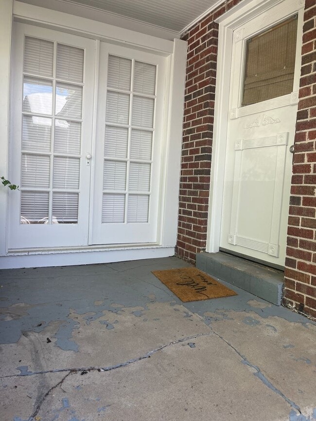 Building Photo - Gorgeous Victorian Style Home w/ FINISHED BASEMENT!